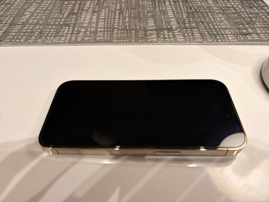 Iphone 14 Pro златен