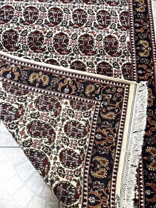 Pretios covor persan Birjand Mood-semnat-model paisley-manual-Anglia