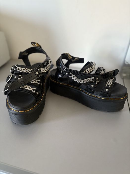 Sandale noi de vanzare