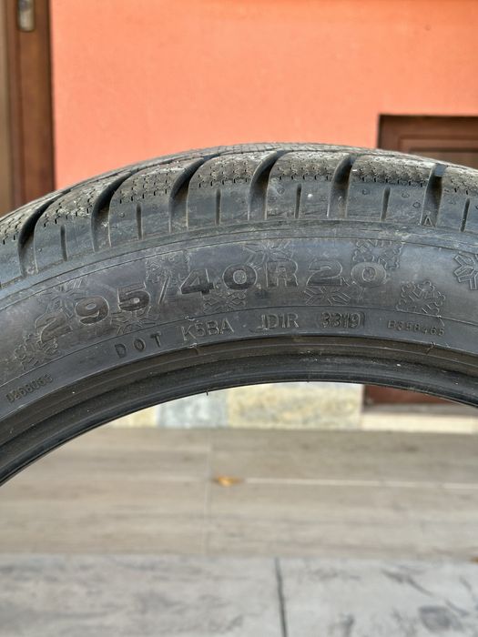 295/40/20 DUNLOP 4D Зимни гуми