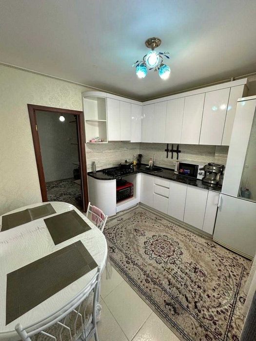 Продам 2-комн квартиру, 20 мкрн, 2 этаж