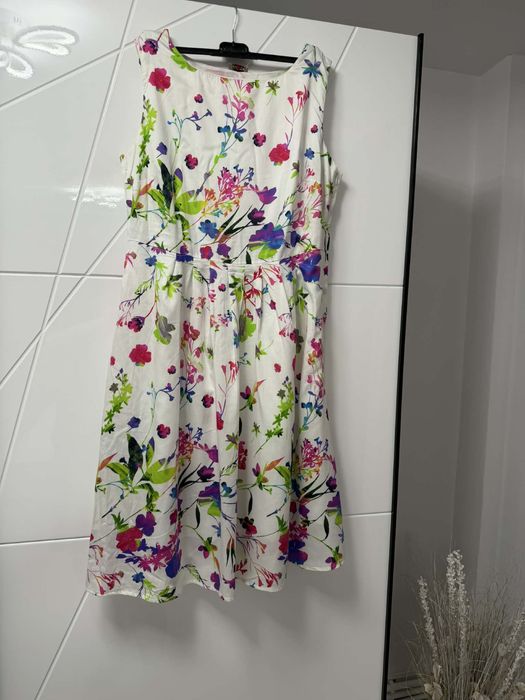 Vand rochii marime 44