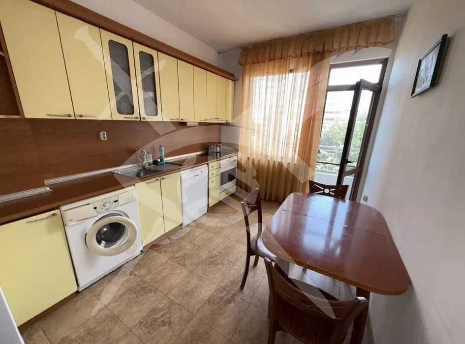 Дава се под наем Тристаен апартамент в Варна, Център - 136 кв.м за 750 € - Снимка #1