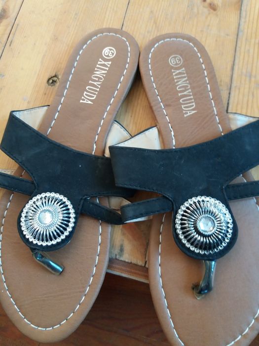 Продам женскую обувь