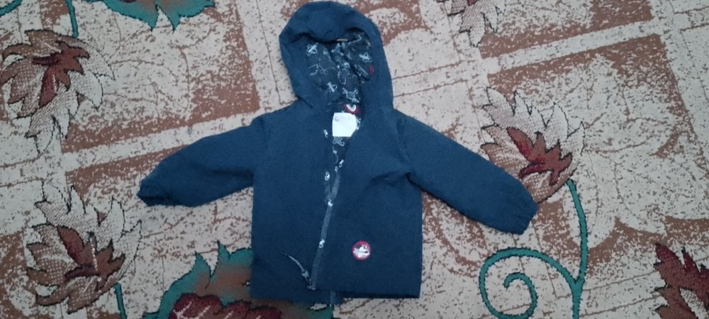 Продается детский куртки, комбинезон.