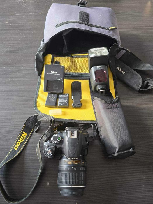Nikon D3100 + 18–55mm VR + Metz 52 AF-1 + 2 батерии + чанта