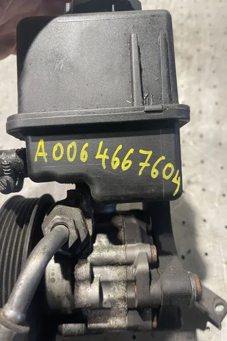 Pompa servodirectie mecanica A 006 466 76 04 Mercedes-Benz E-Class