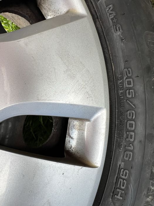 Vand 4 jante cu cauciucuri de iarna