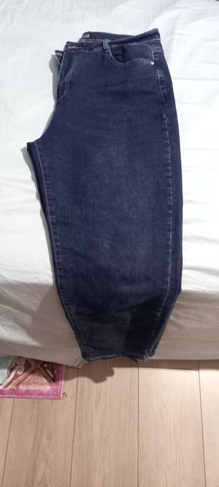 Продам женские джинсы