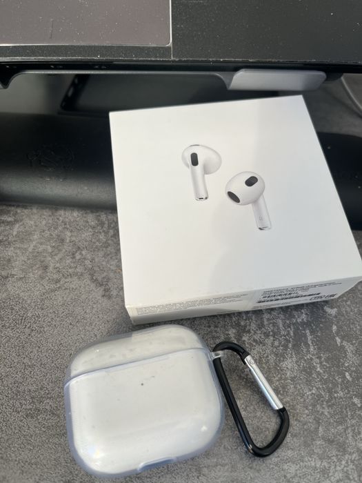 Продаю AirPods 3