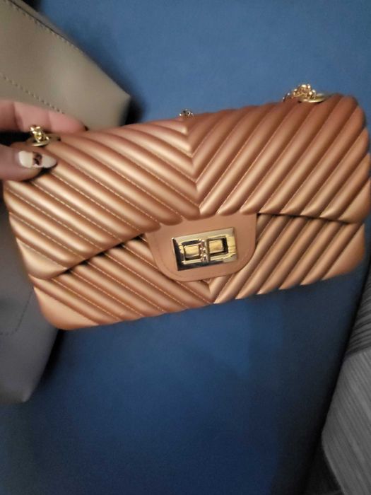 Стилна дамска чанта