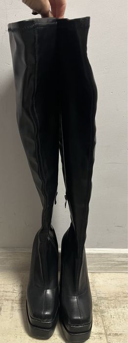 Продавам нови високи ботуши чисто нови 36 номер цена:70лв