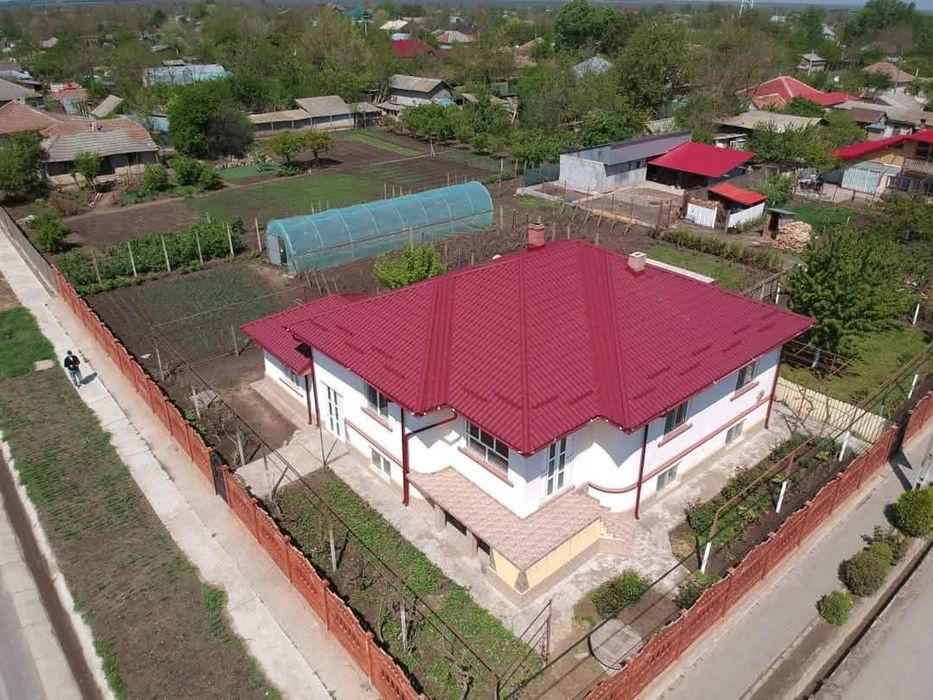 Reparații acoperisuri montaj țiglă metalica  izolați polistiren