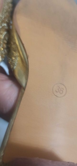 Продам босоножки