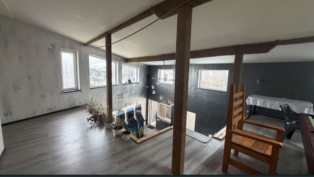 Spațiu comercial mare de închiriat – 2 niveluri – vizibilitate bună