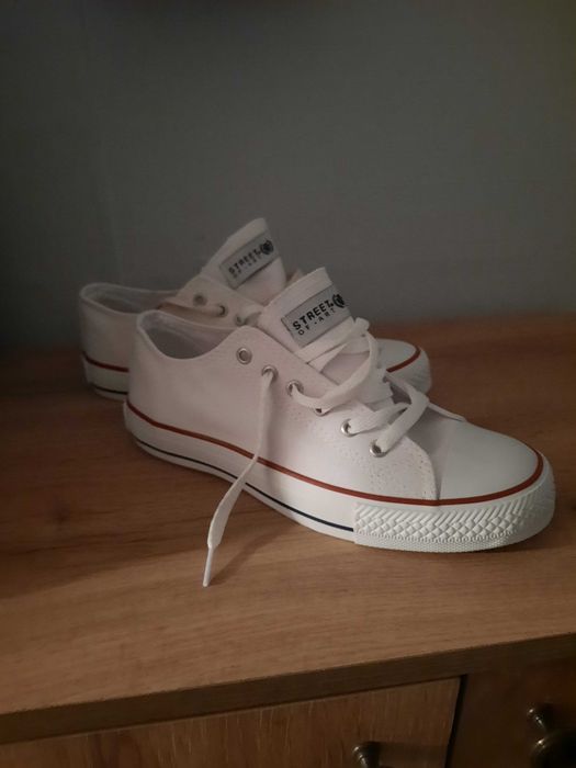 Бели кецове 38 номер