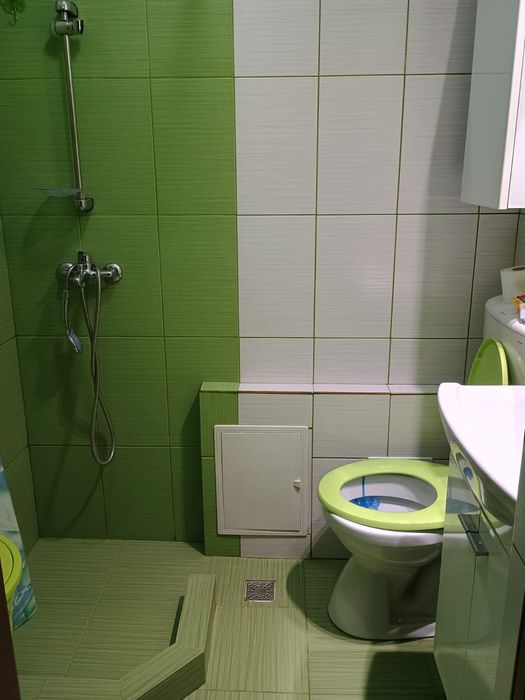 Inchiriez apartament Valea Rosie