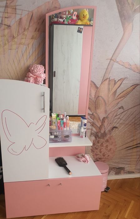 Детска тоалетка в розово и бяло