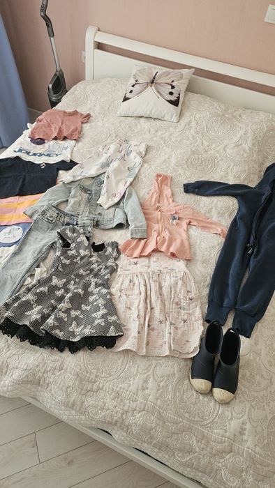 Вещи на девочку 3-5 лет в отличном состоянии