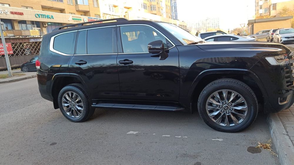 Продам  Тайоту Ланд Крузер 300