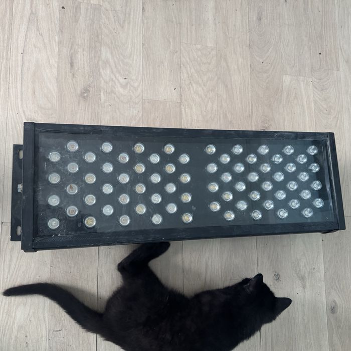 Продам прожектор 100вт