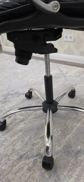 Продам кожаное кресло