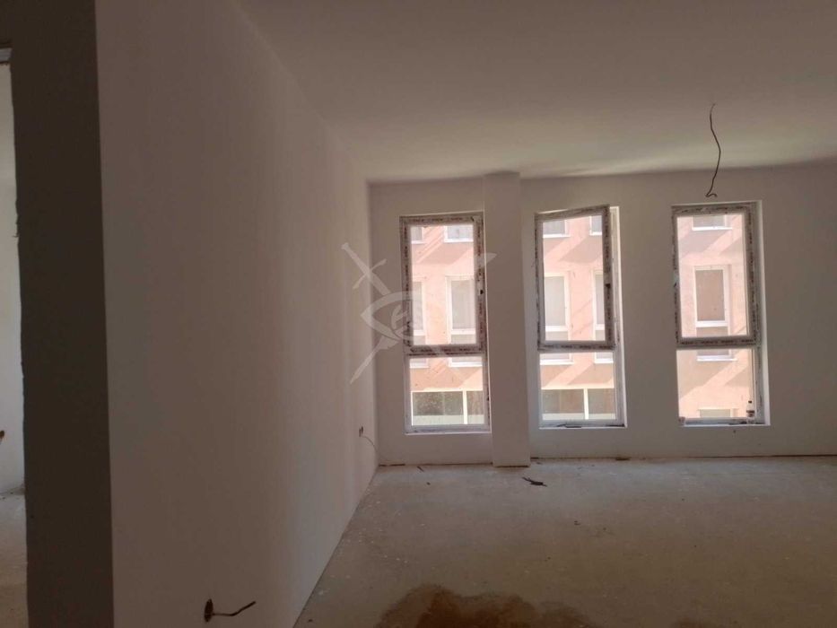 Продава се Двустаен апартамент в к.к. Слънчев бряг - 58 кв.м за 638 €/кв.м - Снимка #1