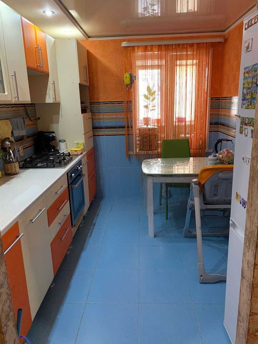 Продается  2 ком. Район 8 школы