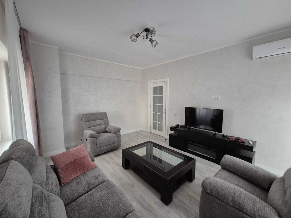 Proprietar,inchiriez apartament 2 camere decomandat | Royal Town,Copou | prima inchiriere
