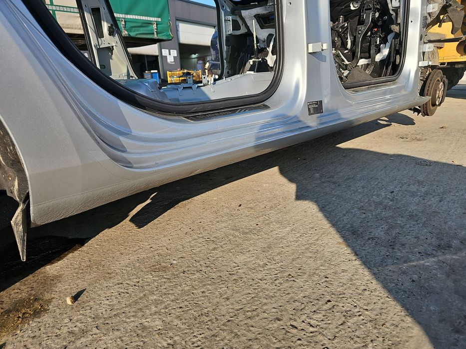 Prag lateral dreapta Skoda Superb III (3V3) [Fabr 2015-prezent] OEM