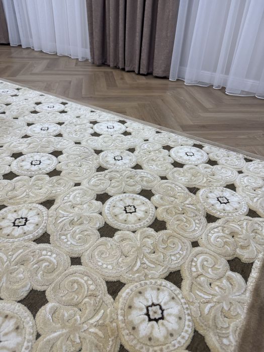 Продам ковер в зал