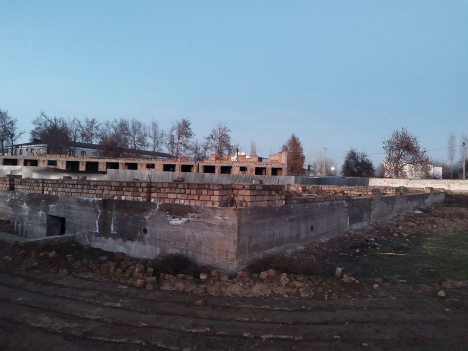 Тошкент вилояти, Бука туманида . Чала битган факат подвали битган.