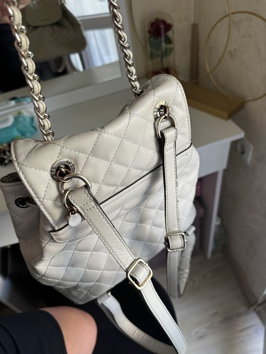 Дамска раница Guess