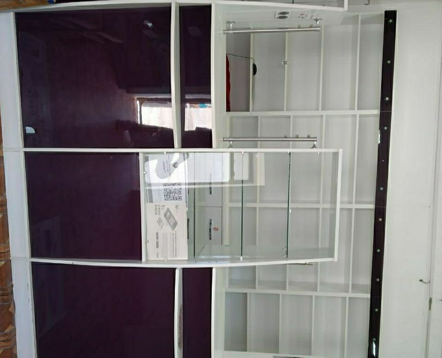 Мебель витрин сотилади аптека ва дукон учун мулжплланган