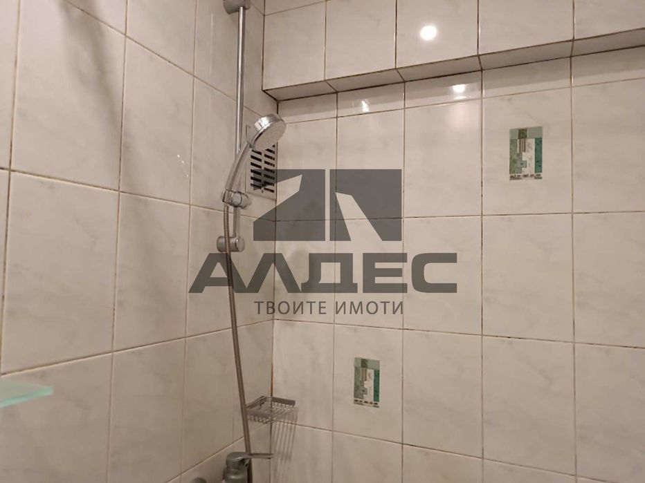 Продава се непреходен двустаен ап. в кв. Изток!