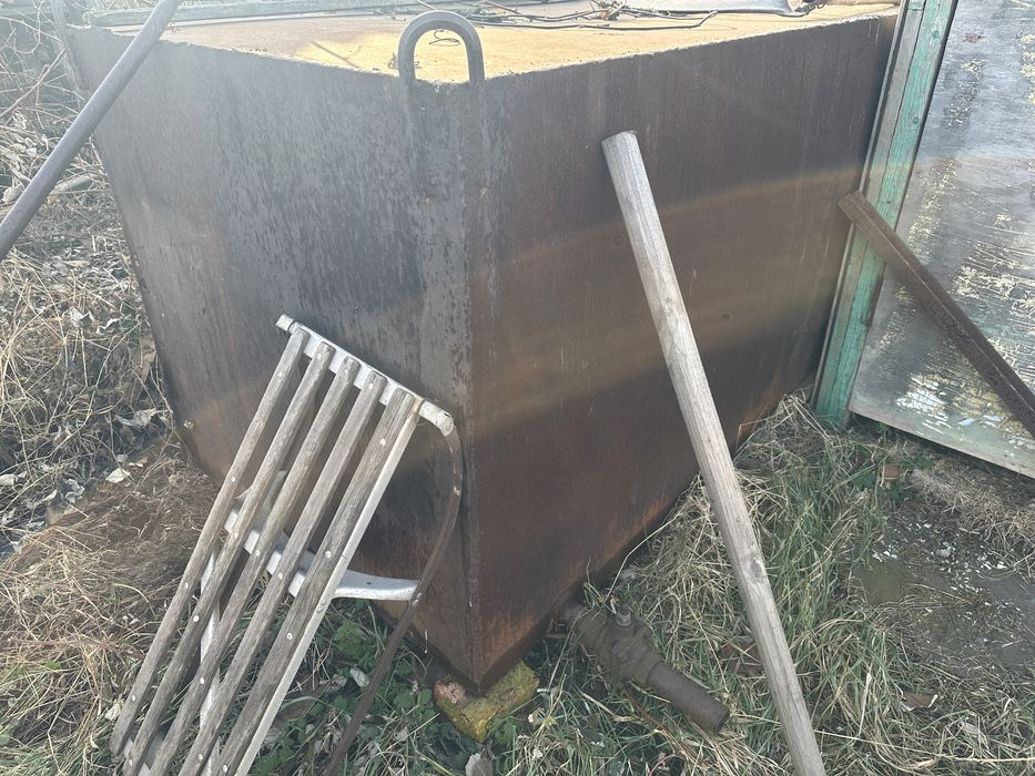 Продам емкость , три куба .