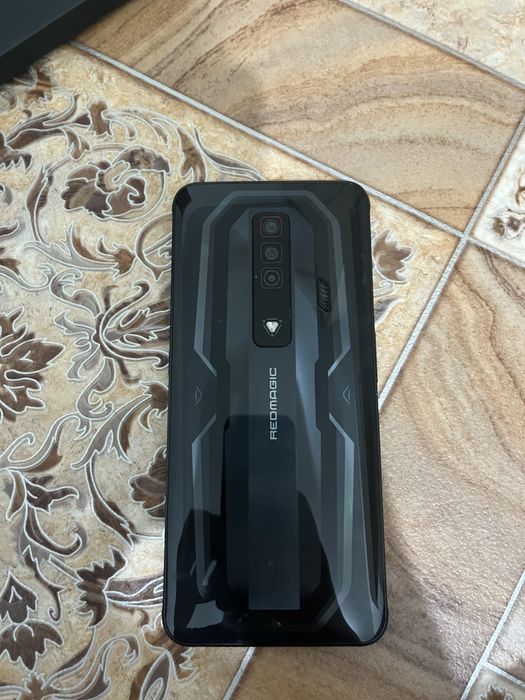 Продается игровой телефон REDMAGIC 7