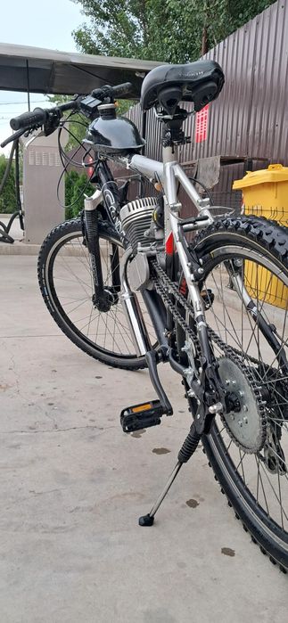 Vând bicicleta cu motor 80cc in 2 t