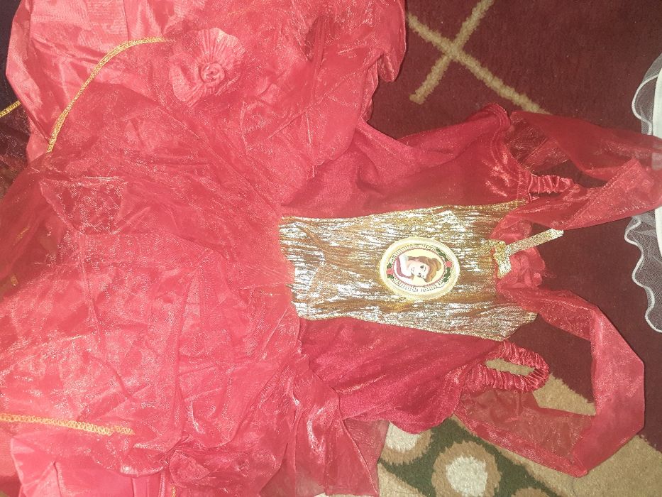 Продам платья до года