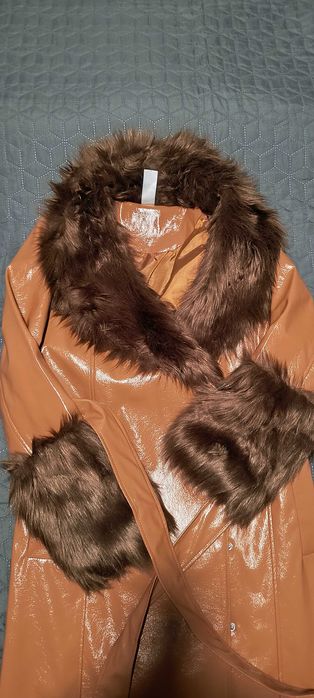 Тренч Изкуствен кожа с пух, размер М, 20 евро