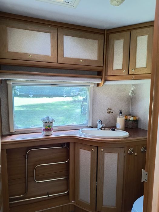 Rulota 2 axe Himer Eriba lux an 2004 cu toate actele la zi