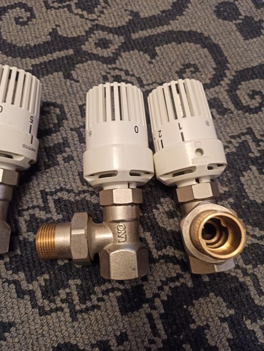 Продам термостаты на радиаторы отопления.