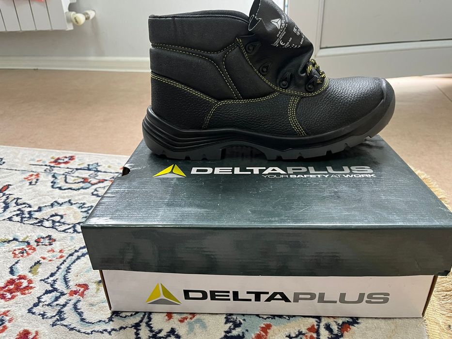 Ботинка новый р 43