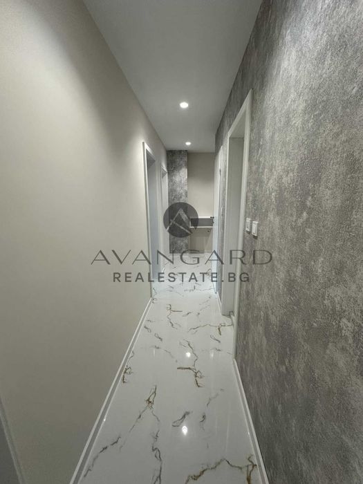 Продава се Тристаен апартамент в Пловдив, Център - 123 кв.м за 2114 €/кв.м - Снимка #17