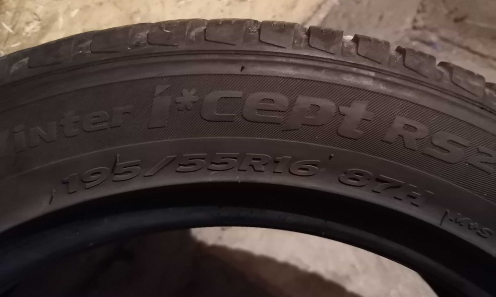 Продавам 2 броя зимни гуми 195.55.16 на 1 сезон дот 2020 Hankook