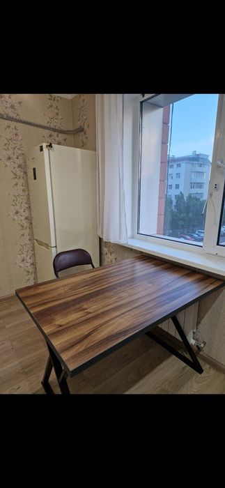 Стол, можно на кухню и в офис