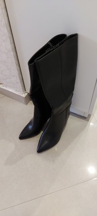 Продавам чисто нови ботуши.