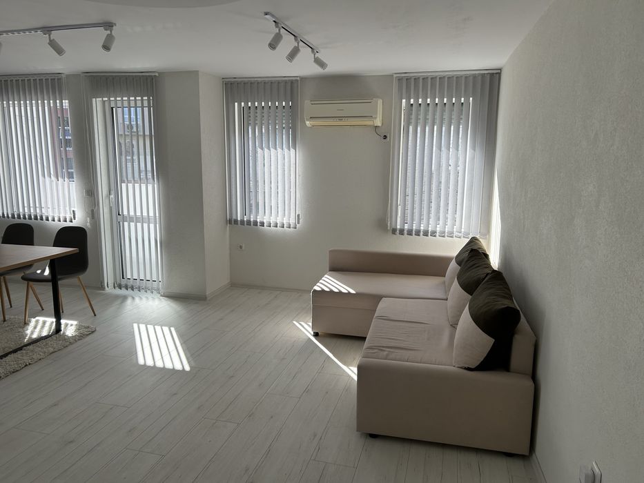 Дава се под наем Двустаен апартамент в Шумен, 2-ри корпус - 68 кв.м за 408 € - Снимка #1