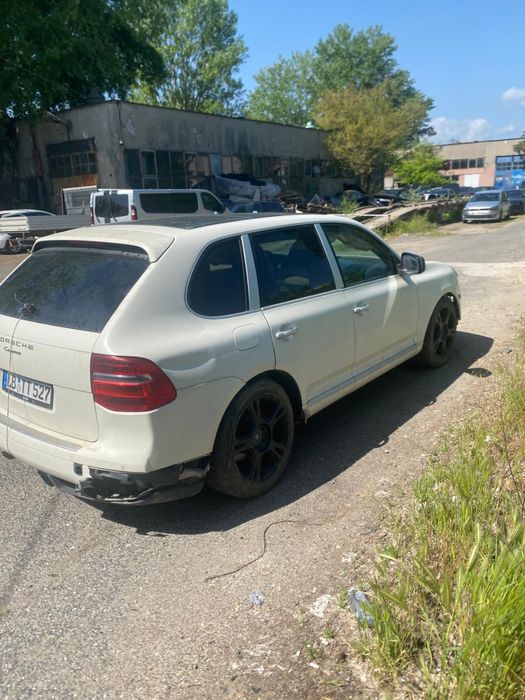 Продавам porsche cayenne