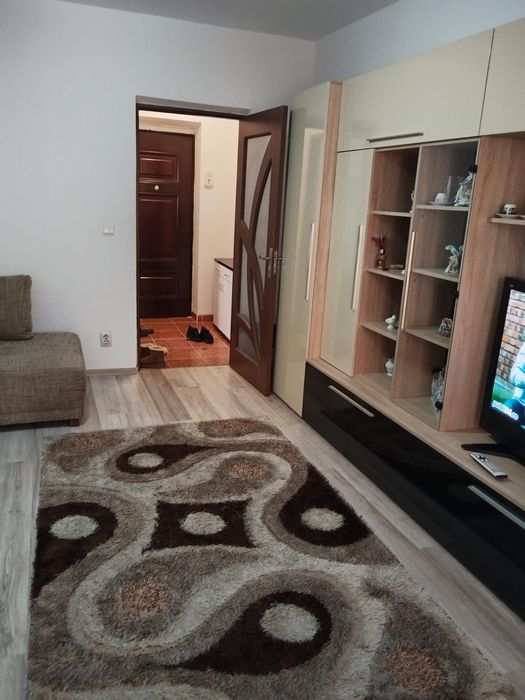 Închiriez garsonieră confort 1 strada Dumitru Gheata Nr 2 bl G2 etajul 2 apartament 7 pentru mai multe detalii sunați la Nr de telefon 0751555092
